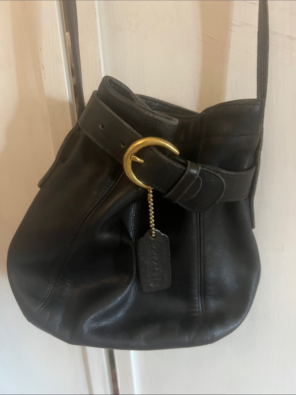 Coach Black Leather Shoulder Bag with Gold Buckle j7M-4156
